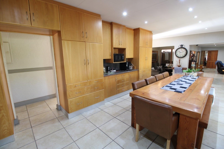 6 Bedroom Property for Sale in Doringkruin North West